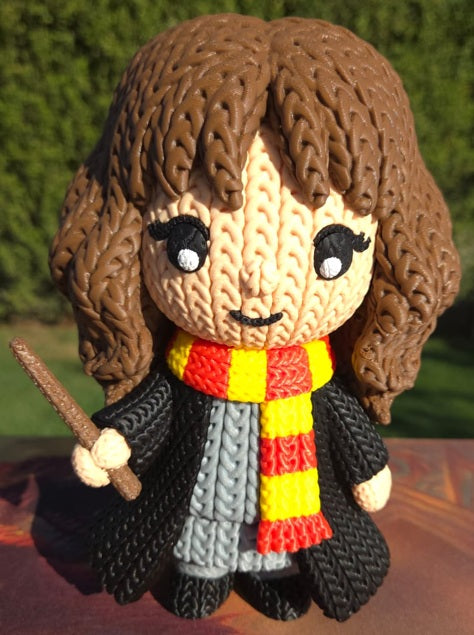 Figura Amigurumi Inspirada en hermione la joven Bruja – Impresa en 3D
