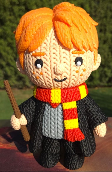 Figura Amigurumi Inspirada en Ron el joven Mago Pelirrojo – Impresa en 3D